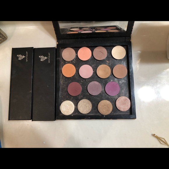 Younique Other - Younique Eyeshadow w/z palette and two quads